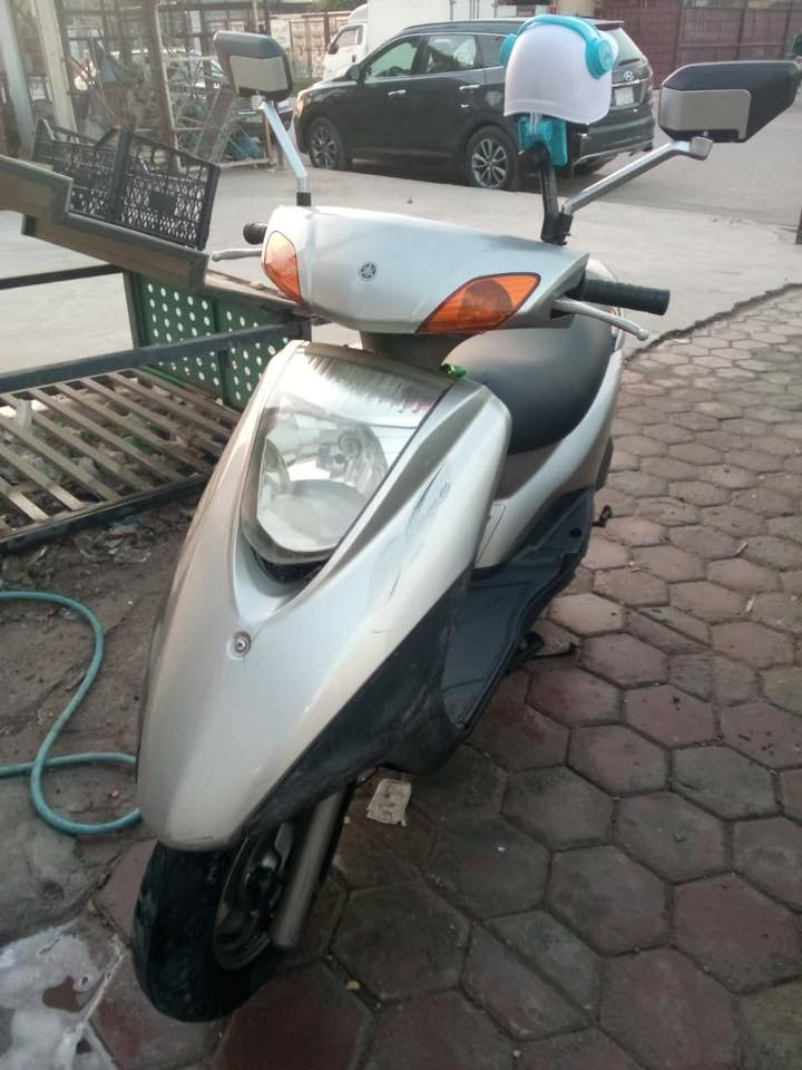 السلام عليكم
دراجه بريز للبيع 
لون رصاصي واسود
مختمه وكامله برغي مامفتوح 
بيها كفاله عامه كابريتر 
مليون و100 بيها مجال لشراي 
متواجد واتساب وسيم كارت 
***********
