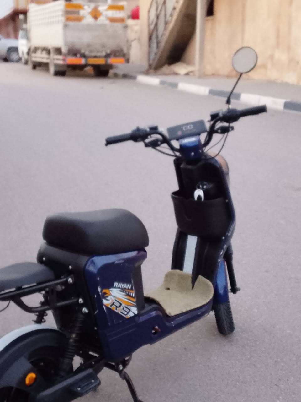 سلام عليكم دراجه ار9 ريان مديل 2025 كاهربائيات شغاله دراجه مابيها اي نقص اشاير نضام رجوع للخلف سرعه حقيقي كلشي بيها حقيقي بطاريات سود الماكس بيهاا بس شخوط واضحات بل صور  بيها سويجين وبصمتين السعر450 وبيها مجال للشراي راسلني ويصير خير هاذ رقمي *********** مكاني بصره زبير
