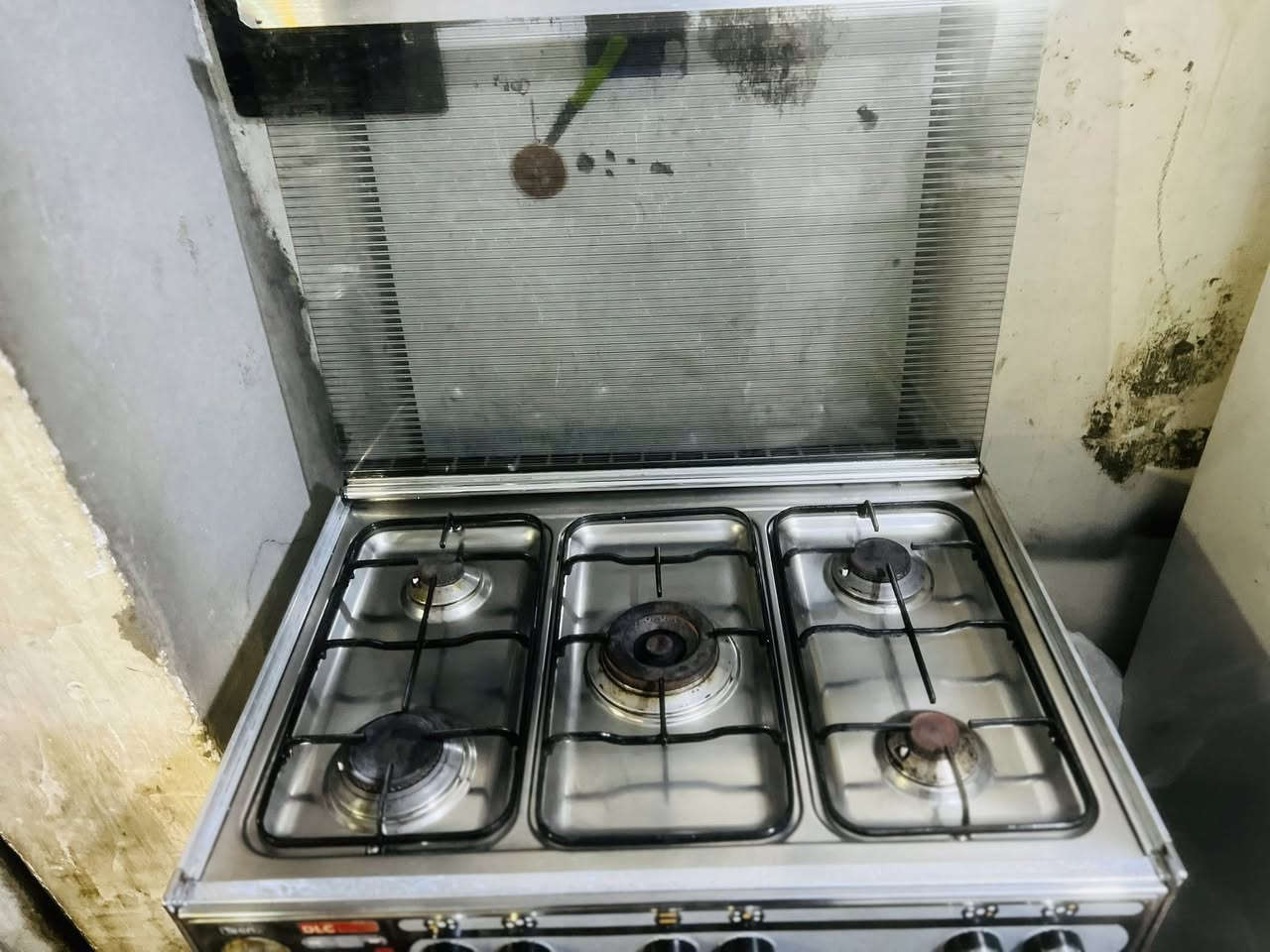 تەباخ تەکنۆ
بی عەیب ئیشە کا هەر پینج چاوکەی و فرنەکی خاوین زۆر
تباخ تکنو شخال ٥ عیون و فرن بشرت فحس
مکان بنسلاوە
***********
