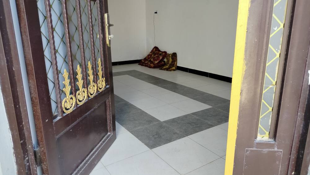 بيت 100 متر للبيع عقد زراعي مشمول بلقرار خدمات كامله اصولي بناء طابوق معمل وصب 
شارع المحلات دور مقابل مول المزرعه تواصل *********** النجف, العراق
