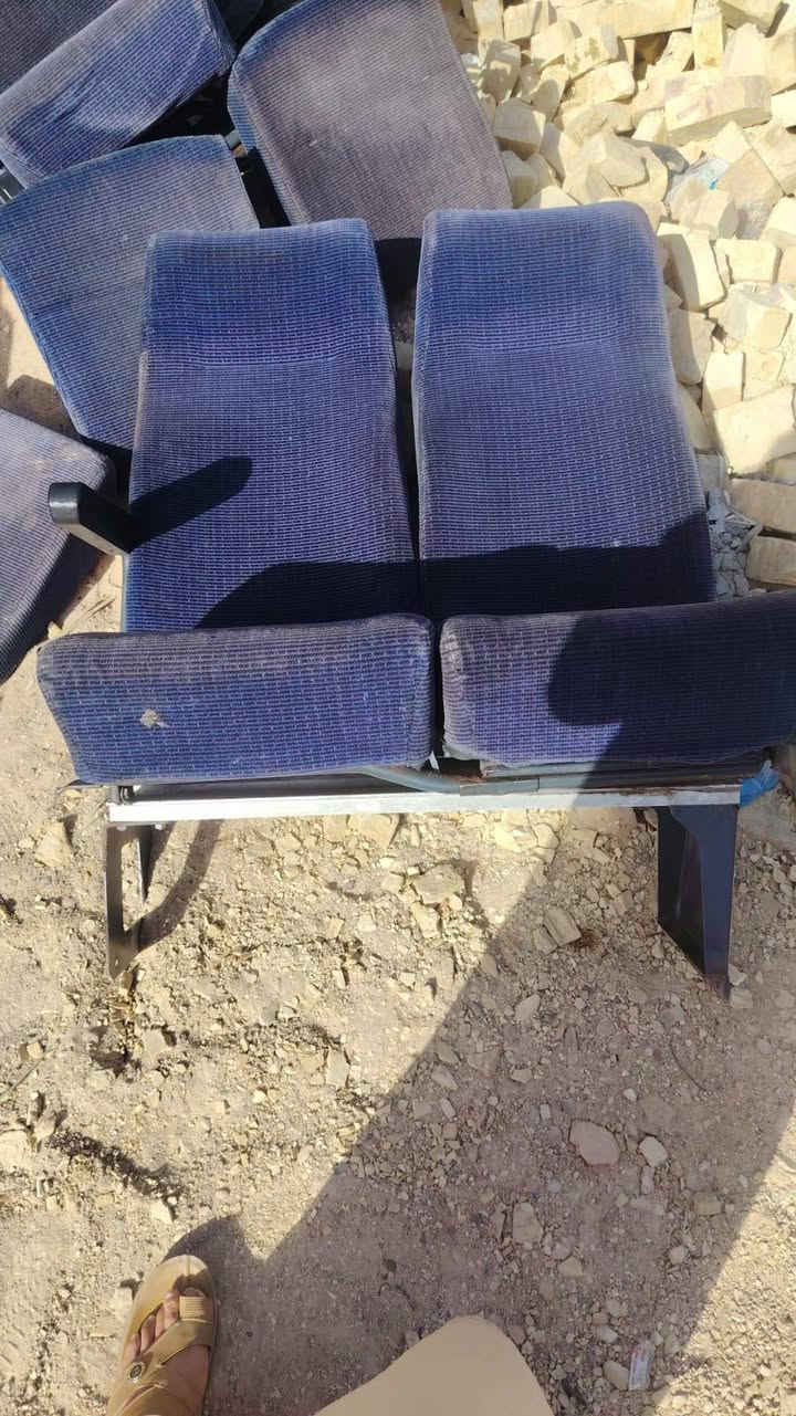 سلام عليكم عندي كشنات هايكر 40 راكب للبيع جدد البلاديات وبسعر مناسب وعندي كشنات سياحي مال منشأه 405 عدد الكشنات السياحي 9 وعندي مضخم مال هايكر 12v. وبي تحويله الى 24v. وعندي مضخم مال كوستر الماني الاصلي شرط الشغل والشراي يتصل ع الرقام التليه *********** والسعر بل خاص 
***********
