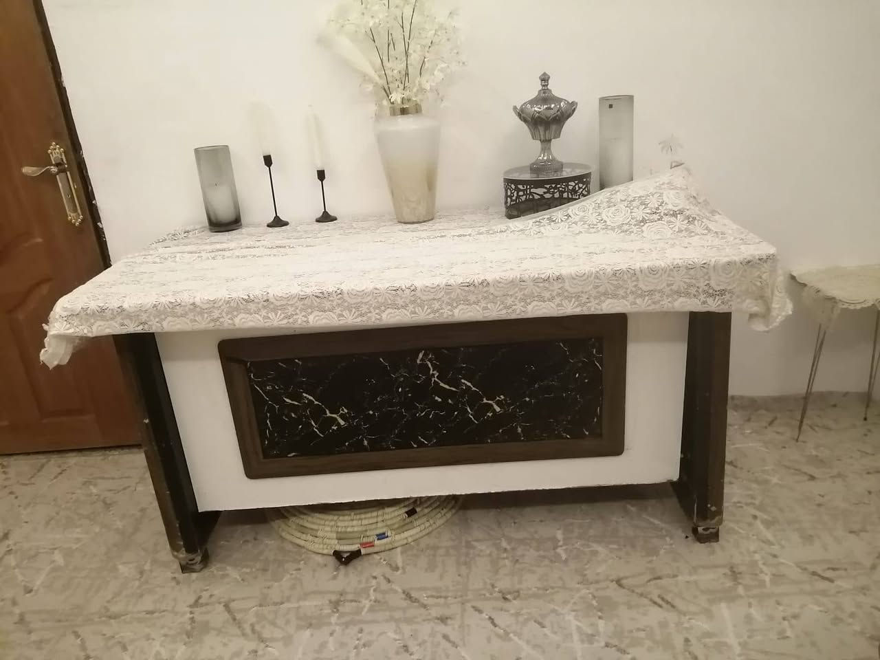 ميز كتابه مع مكتبه لبيع السعر200 الرقم ***********
