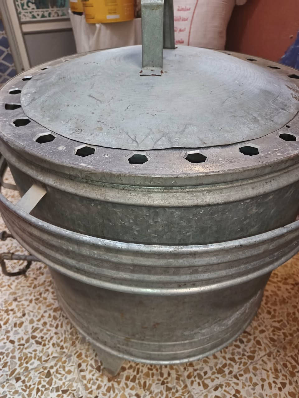 تلفزيون للبيع حجم 55اسمة LGTAlwAN QLED جديد مستخدم شي قليل فول مواصفات يشتغل عل انتر نت ب300 بي مجال بسيط
تنور اخو الجديد حجم كبير نوعية زينة ثقيل ب50
الشراي يتصل عل الارقام التالية 

***********

***********
