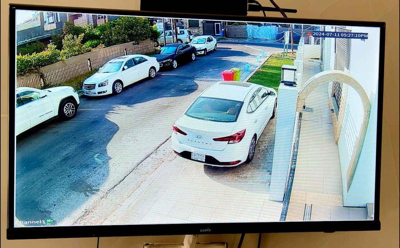 اعمالنا في بغداد حي الجامعة

اعلى العروض وافضلها مع خاصة الذكاء الاصطناعي 
خاصة الذكاء الاصطناعي هي:-
1️⃣ - تصوير اي شخص يصلك قرب المكان بصورة خاصة صوت 
     وصورة ولقطة فديو ١٠ ثواني .
2️⃣-ممكن تحديد الأشخاص المخولين من قبل النظام بعد 
       ادخال بيانات من قبل المستخدم.
3️⃣-تفعيل إرسال صور الأشخاص على الهاتف.
4️⃣- حفظ صورة آخر شخص كان بالموقع قبل فقدان او 
         سرقة جهاز وإرسالها على الهاتف

منظومة دهوا تجميع باعلى المواصفات 
دقة 5 ميكا فول كلر صوت وصورة 

📌المواصفات
🔺اربع كاميرات دقة 5 ميكا فول كلر صوت وصورة دهوا اصلي
     دبل لد ( تصوير ليلي نهاري ملون حتى بدون انارة)

 🔻ديفيار 4 جنل دقة 5 ميكا نوع دهوا يشغل كل انواع 
      الكاميرات ويدعم تسجيل الصوت مع تصوير الوجوه 
     والتعرف عليها بالذكاء الاصطناعي 

🔻هارد 1تيرا اصلي 

🔺كيبل رولة 100م مسلح ونحاس ومقاوم كافة الظروف الجوية 

🔺جهاز يو بي اس نوع ليثيوم اصلي يشغل منظومة الكاميرات 
     مع منظومة الانترنت ٣ ساعات حقيقي ويعتبر جهاز حماية 
     ومنظم فولتية وتلغي كافة المحولات

🔻بوكسات عدد 4 خاصة بالكاميرات لحماية الفيش من 
     الرطوبة والعبث وتعطي شكل لائق للكاميرات

🔻فيش كامله خاصة بالكاميرات

🔺كيبل اج دي مسلح

🔻ممكن ربط المنظومة على الانترنت وتراقيب وانت باي 
     مكان بالعالم

🔺ضمان سنه حقيقي

🔴لمزيد من المعلومات مراسلتنا على الخاص او الاتصال على الرقم
***********
***********مهندس محمد
