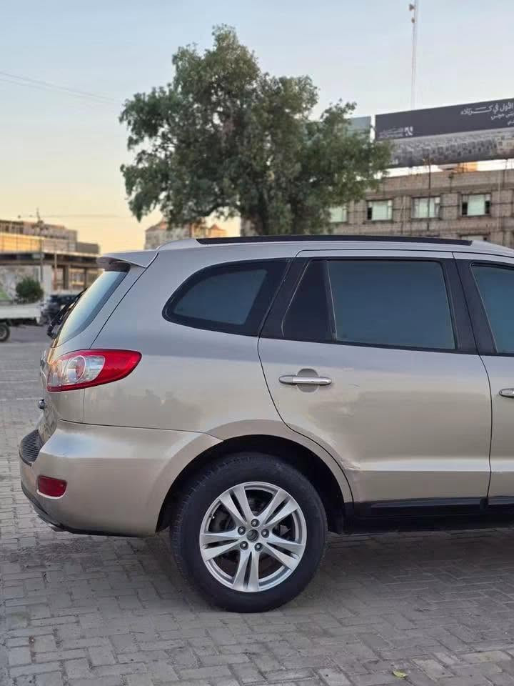 للبيع هيونداي سنتافي — فول مواصفات — رقم بغداد الجديد باسمي ✨🔥
مكينة V6 مامفتوحه 
فتحة سقف
7 راكب
3 قطع تبريد ثلج
كشن جلد
كراسي كهرباء + تدفئة
مكينه وكير وحداديه وتبريد مكفوله 
سيارة نظيفة استخدام شخصي 
مكفوله من الحادثه صبغ مكانات اثرجرد 
السياره 7شكل 2012 عنوانه كربلاء $115
***********
***********
