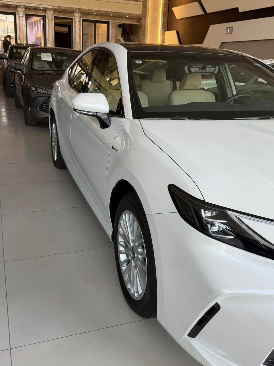 تويوتا كامري 2025 هايبرد LE اعلى مواصفات 
بل كامري ياباني اصلي مو صيني
ضمان شركه ساز  
عندك تبديلات دهن مجانيه وصيانه كامله مجانيه
 زيرو
مرقم بغداد ب اسمي 
سيارة فول مواصفات
كامرة خلفية دوارة 360 درجة
كشن سايق كهرباء
لايت اربع عدسات زينون
لدات امامي خلفي
رادارات محيطيه
بانوراما  باقي المواصفات معروفه اعلى مواصفات 
ماكو فوكاها

للتواصل :: ***********
