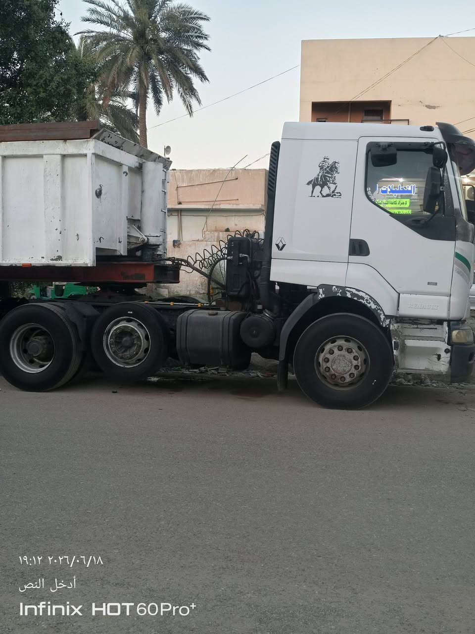 السلام عليكم رينو للبيع نساف كامله سنكل امامي سبرك بلادي ***********
