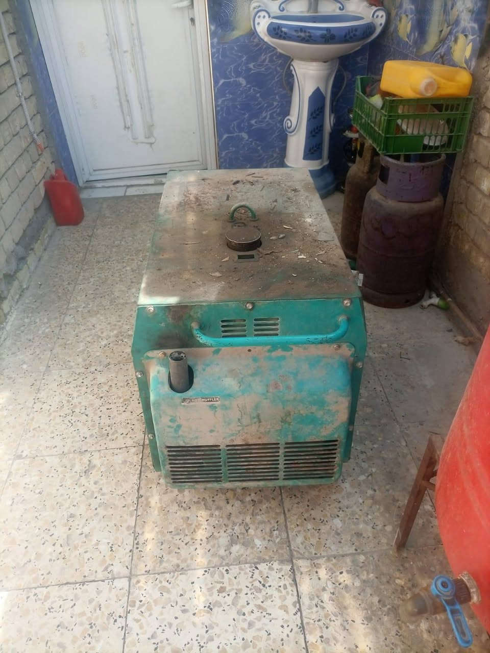 مولد كاز كاتم 5 كيفي 20 امبير مولد شغالة ونظيفه مكفولة السعر 350 وبيها مجال مكاني / بغداد العبيدي / هاتف / ***********
