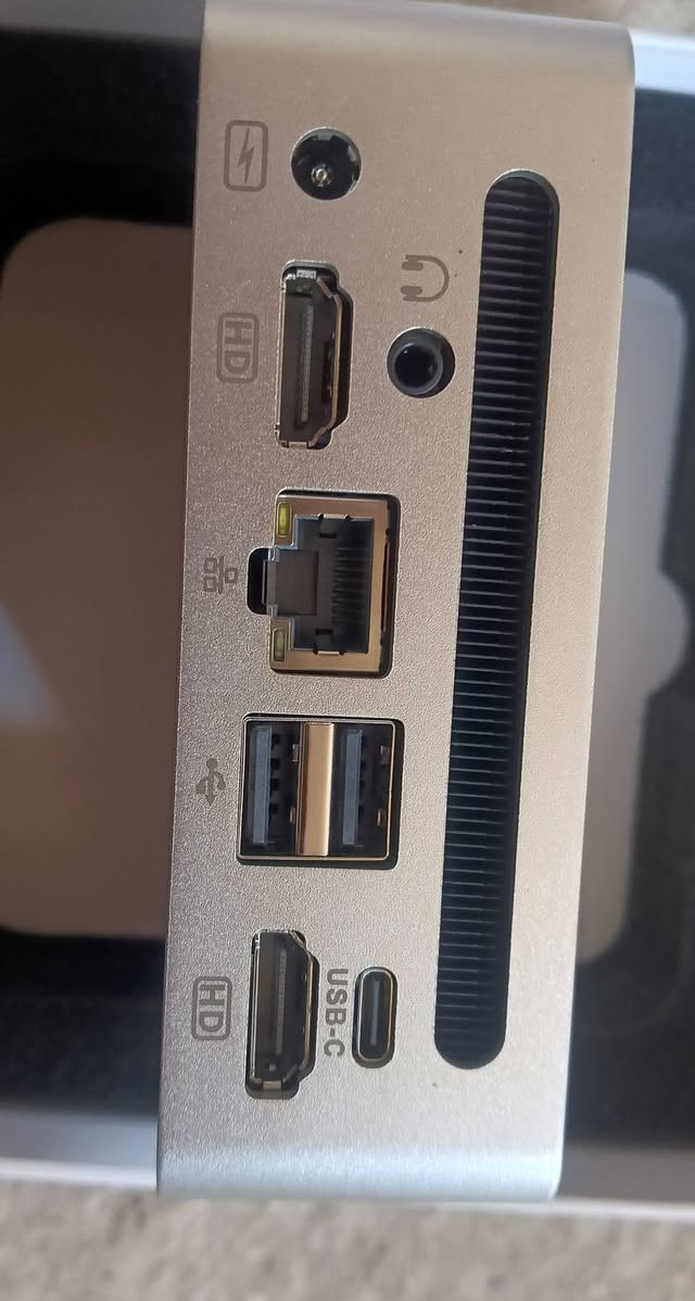 سلام عليكم 
مني بيسي 
 AMD Ryzen 3 5300U ويا كرت شاشة مدمج Radeon Graphics ورام 16 كيكا تردد 3200 وهارد 500 m.2 جيل الثالث  

جديد
 السعر خاص


**إذا كنت صاحب هذا الإعلان وتريد حذفه لأي سبب، رجاءا أرسل رسالة إلى الدعم الفني**