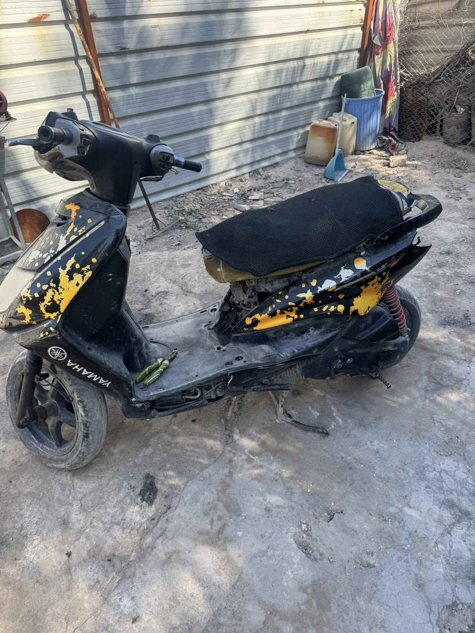 للبيع متروكه دراجه دراجه نقصه كابريتر وتشتغل كايمه بدايه للبيع مكاني حريه *********** سعر175
