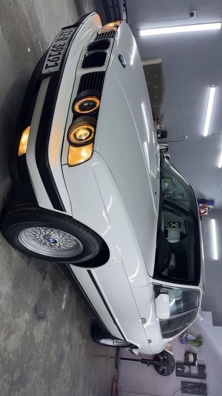 سلام عليكم بي ايم موديل 1993حجم 520 كبس كير مكينه شرات رقم سنويه جديد كابون بنزين سياره وضع شريكه بدون دعم بدون صبغ  سياره موجود في محافظه دهوك تحويل وكاله شرات سعر 73 بيه مجال ***********
