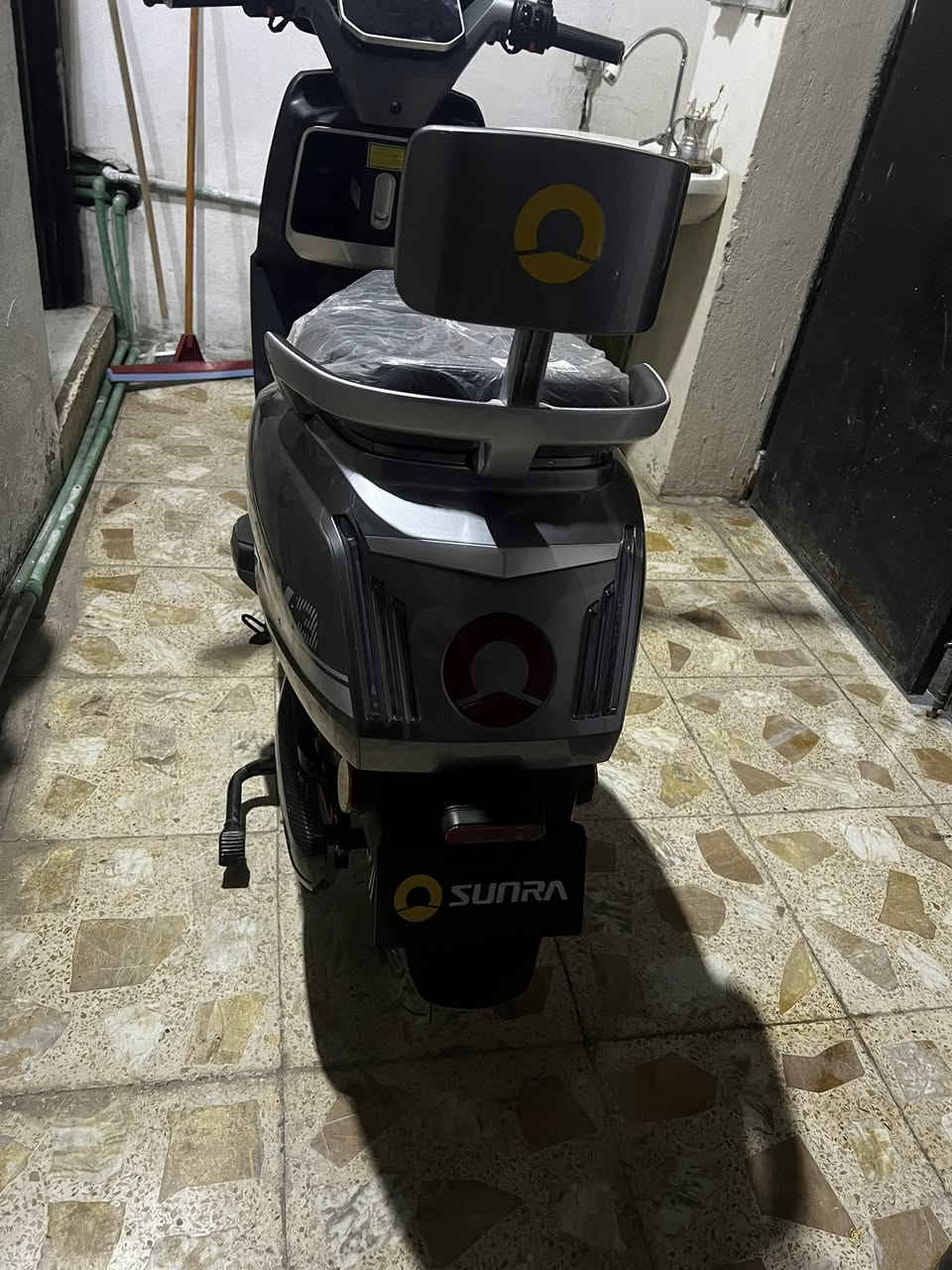 دراجه شحن موديل 2026 فول مواصفات 
تمشي 75 كيلو 
سرعتها 55 حقيقي 
بيها ضمان 3 سنوات 
نضال بريك مانع انزلاق 
الدراجه مفولا السعر مليون و100 وبيها مجال 
سبب البيع جبيره مصارلها سبوع مكان ماعندي


**إذا كنت صاحب هذا الإعلان وتريد حذفه لأي سبب، رجاءا أرسل رسالة إلى الدعم الفني**