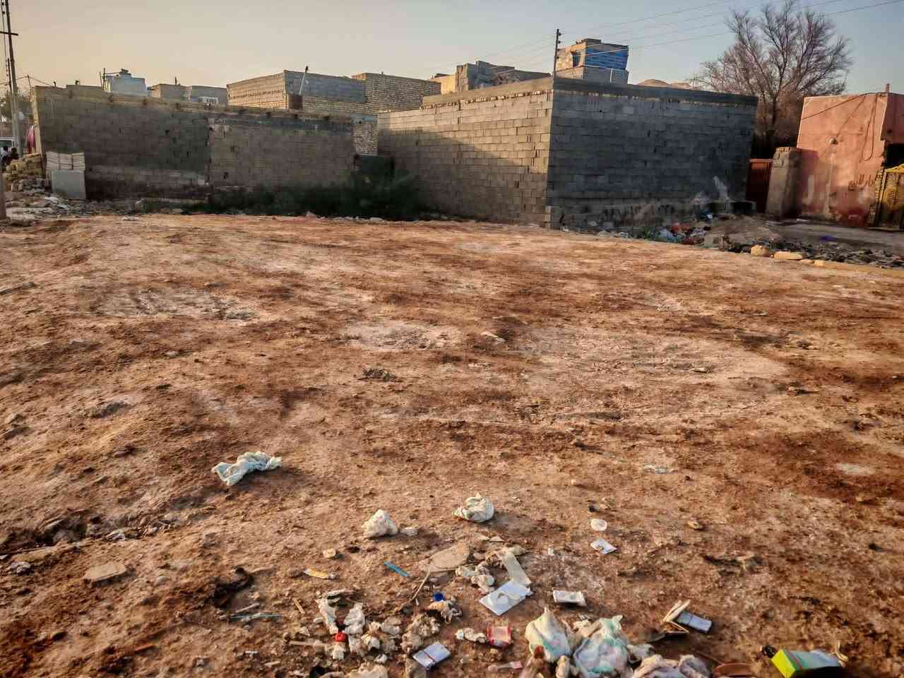 سلام عليكم قطعت أرض للبيع مساحه ٢٠٠ متر
الموقع حي طارق القديم شارع السمجه
صايره ابصف البزل السعر ٢٥ اوبيهة مجال
رقم الهاتف ***********
