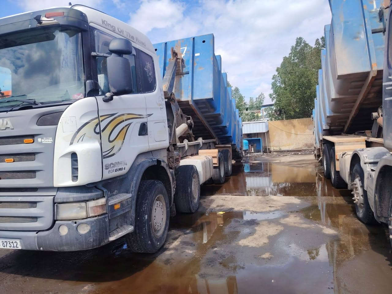 سياره رافعه حاويات جديد
تعمل بلديه الرشيد هيه اوشغله اوتريد بدون شغل 
مسجله قلاب فول اوتماتيك سياره جديده معنه الكلمه
سياره كفاله عامه شاصي اومكينه  اوكير تخم تاير
حجم  المكينه 420
موديل 2021
تصل ***********
