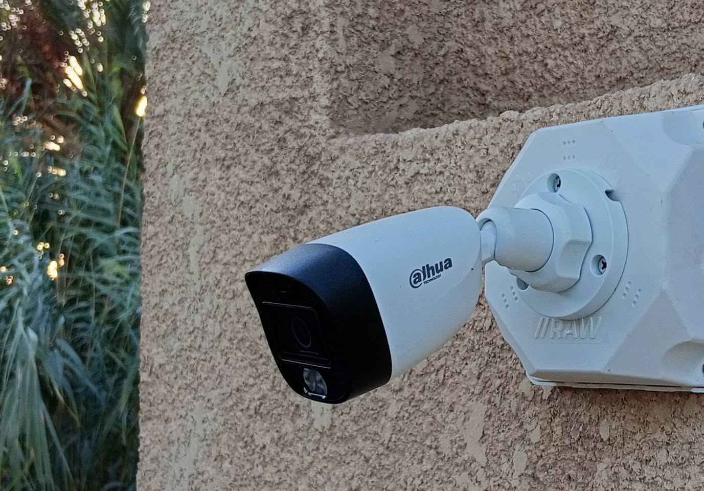 #سلام عليكم 

(الحمدالله تم تامين بيت 🏡  في كربلاء 

#منطقه الحسينية

 كامرات تجميع عدد 8 شركة داهوا 
دقه 2 ميگا اصلي صورة وصوت دبل فلاش

وتم ربط المنضومه على هاتف المنزل 🏡
 
▪️مع ضمان سنه حقيقي صيانه واستبدال 

 ▪️نصب حترافي👌 ودقه في العمل 💯💯 

🔴ملاحضه اماكن الكامرات حسب طلب زبون

للاستفسار ***********

🔴ومتوفر جميع انوع الكامرات الاصلي وكاله 
 تجهيز ونصب وصيانه جميع انواع كامرات 

🔴#والعمل في جميع مناطق كربلاء وبغداد 🛻

🔴ومتوفر كشف مجاني للموقع.
