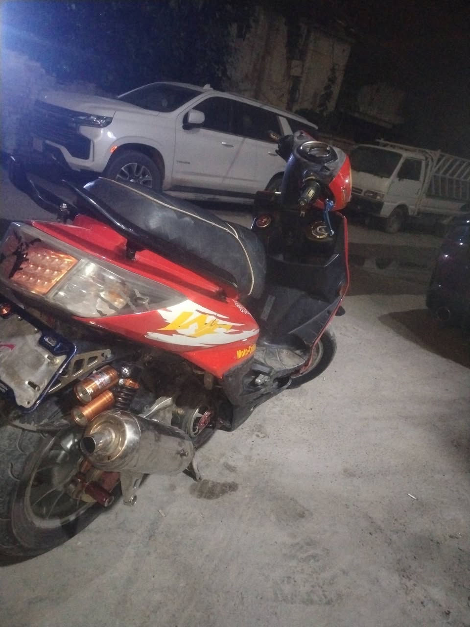 دراجه سكنس فحل طلاعات نوزل  مفوله تزويد شتريد بيها مزود بوشه ما معروفه نوزل ١٢ زرف  نكره سلف كهربأيات كلها شغاله الي مايعرف بيهن ويريد يصير لوتي اهينه السعر خاص او مراوس  حبيت اغير فقط  مكاني بغداد كراده رقمي ***********
