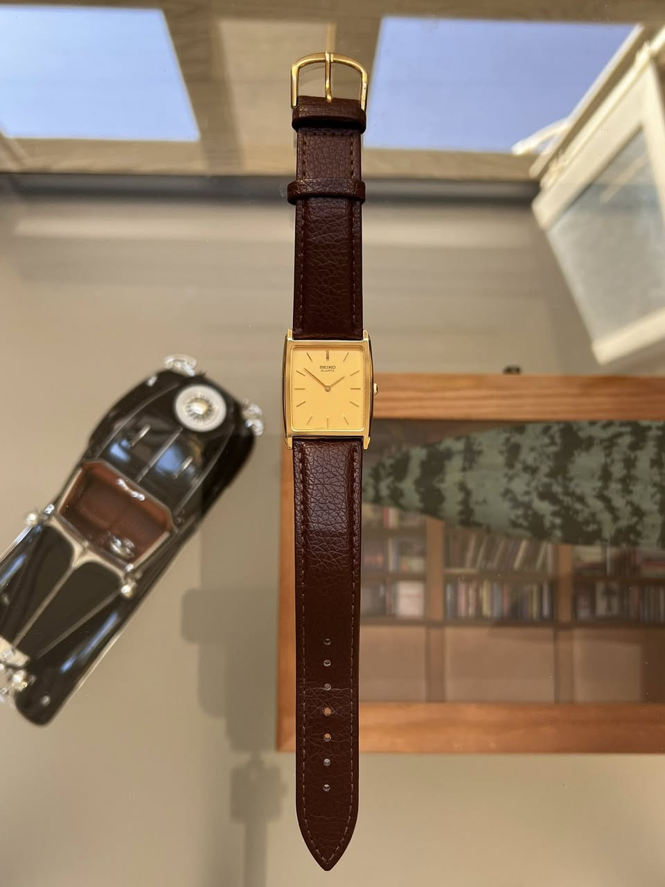 سيكو تانك (Seiko Tank) كلاسيكية نادرة - طلاء ذهب SGP - قمة الأناقة
• القطر 32m*33
.8620-5060 :(Reference) الموديل •
• الطلاء: هيكل مطلي بطبقة رقيقة من الذهب بتقنية SGP (Seiko Gold
الأصلية، مما يمنحها لمعة الذهب الحقيقي العمية (
وجود ختم SGP على الظهر يعني أن هناك طبقة فعلية من الذهب تم ترسيبها كهربائياً على المعدن.
• المحرك: تعمل بحركة كوارتز يابانية دقيقة جداً (Seiko Japan
• الحالة: الساعة بحالة ممتازة (كما تظهر الصور)، غطاء خلفي ستانلس ستيل الأصلي مختوم بكافة أرقام الموديل (5060-8620).
• الحزام: سوار جلدي بني بنقشة التمساح يضيف لمسة كلاسيكية دافئة.
🔸للحجز والاستفسار أكثر يرجى التواصل خاص🔻


**إذا كنت صاحب هذا الإعلان وتريد حذفه لأي سبب، رجاءا أرسل رسالة إلى الدعم الفني**