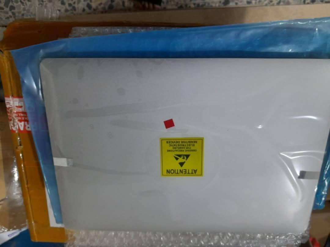 للبيع *********** شاشة mac book air

