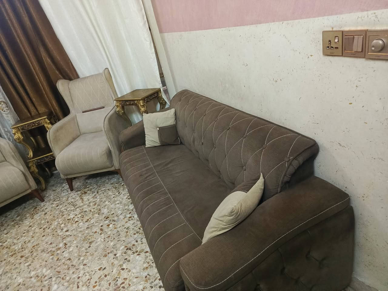 تخم مستعمل نضيف بي ضرر كما موضح بالصورة سعر 600 الف وبي مجال والصورة سعرهة 25 الف الرقم ***********
