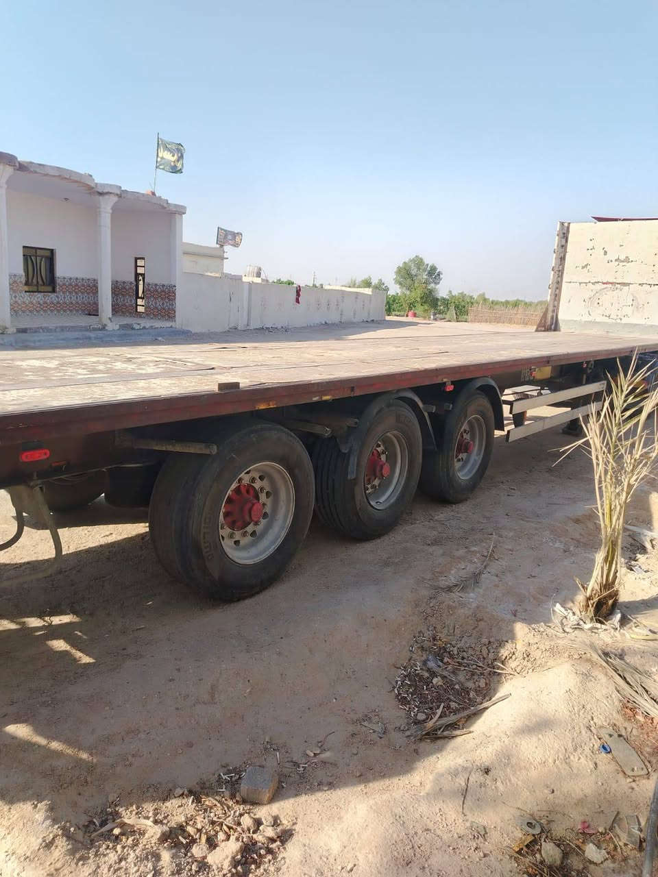 السلام عليكم عربانه للبيع تخم تاير ويل كب بريك بنز شاصي مكفول عربانه حماله مال شغل مابيه اي نقص 
البصرة الزبير.... ***********
