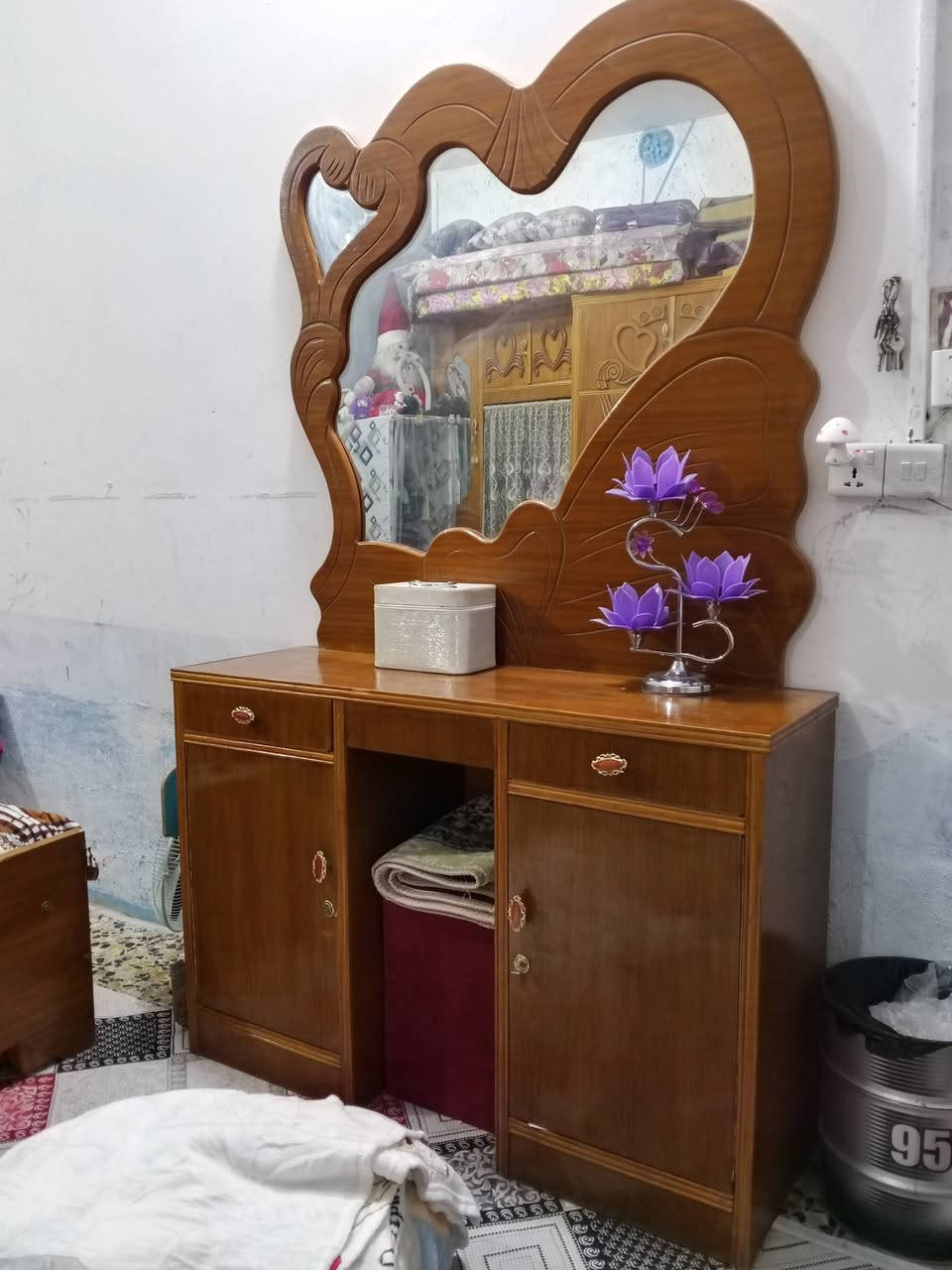 غرفه اخشاب للبيع استخدام قليل ***********
