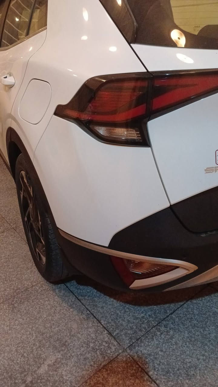 السلام عليكم عندي كيا سبورتج خليجي للبيع موديل 25ابيض ماشيه 23 بدون صبغ ولابارد  كامل مواصفات  بدون فتحة رقم الهاتف ***********
