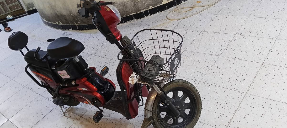 السلام عليكم دراجه شحن جديد نقص فقط بطاريات ماماشي بيها ابد السعر 400وبيها مجال واطيحله منها مبلغ زين اذا حال تشتري هاذ الرقم ***********
