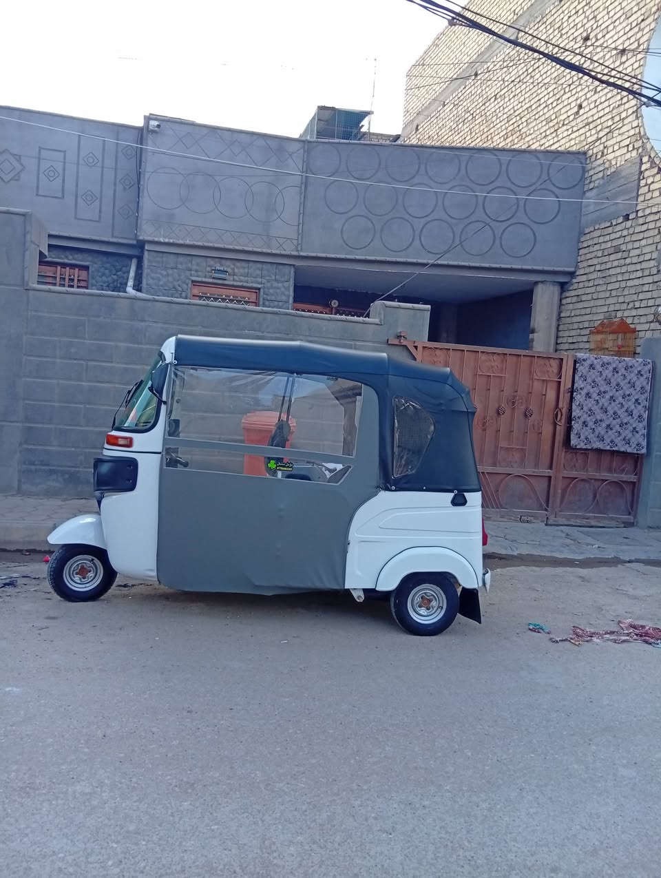 اسلام عليكم شباب تكتك موديل 2022 للبيع كفاله كشر من عده طخه يم البك لايت مكدار أربع أصابع مكينه كير أكسل مكفولات التكتك جديد رقم واسط طابه هزه مداور ثاني يوم دوشمه بردات تخم تاير باتري جديد تكتك خير من الله متصرف عليها ربع السعر 8و400 وبيها مجال لشراي يتصل هذا رقمي ***********
