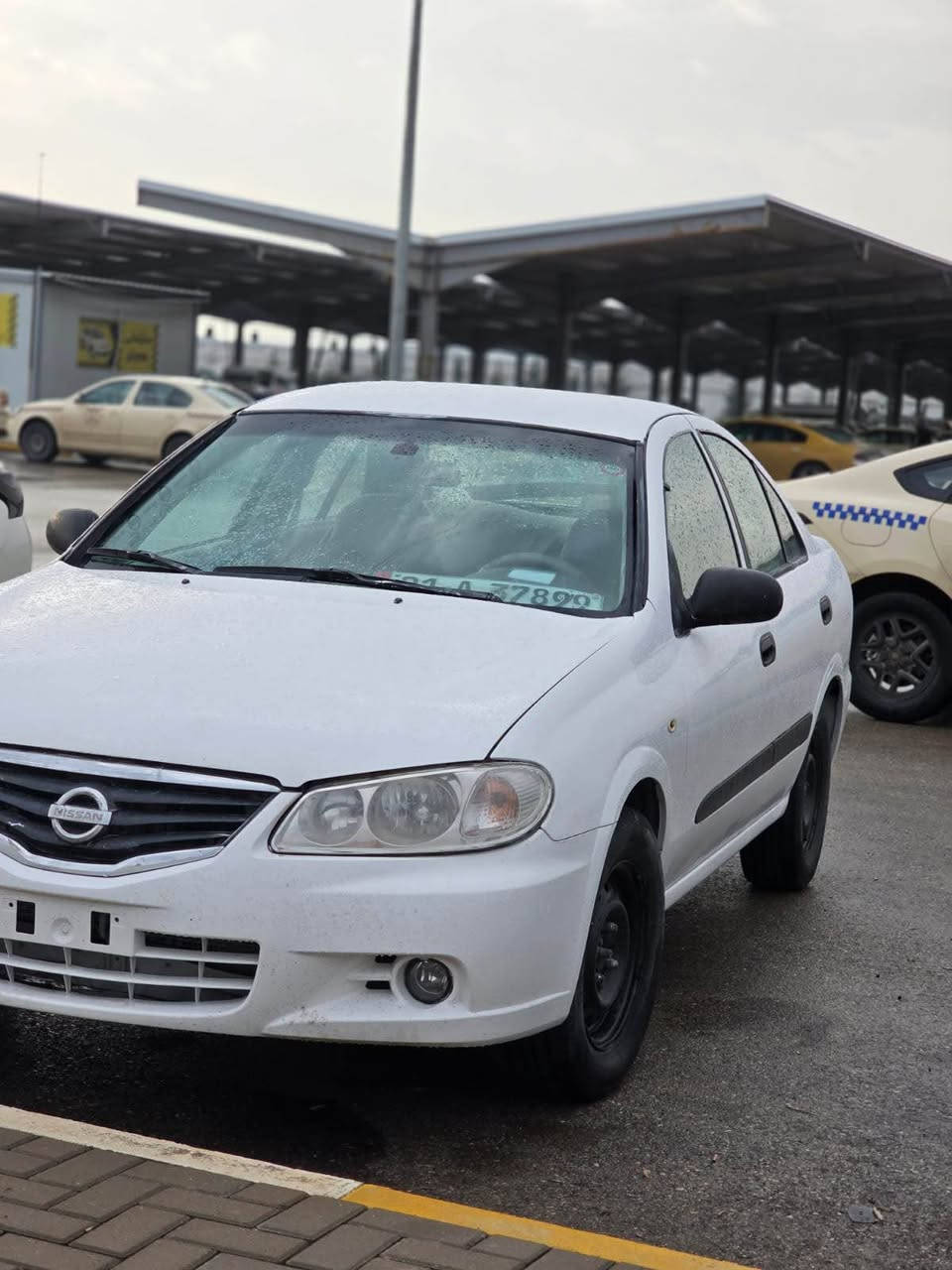 نیسان سەنی مۆدێل ٢٠١٢ 
بیلاد تەکسی بوە کراوە بە خسوسی 
ڕەقەمو سەنەوی و هەزەو بەڕادی تازەیە  ڕەقەمی بەستراوە
سەیارەکە یەک چاملغی دواوەی هەڵگیراوە 

*********** السليمانية, العراق
