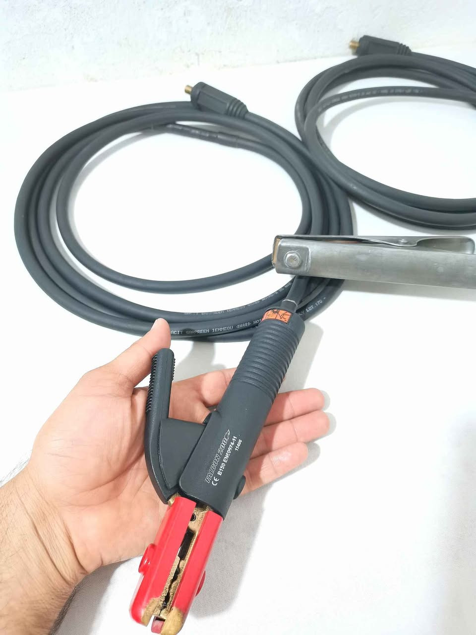 للبيع كيبلات الحيم صناعة إيطاليا 🇮🇹

نحاس مئة بالمئة فائق المرونة

طول الواحد ٤مثر الطول الكلي ٨متر

قياس 25mm2 ملم 

مكاني البصرة القرنة *********** القرنة, البصرة
