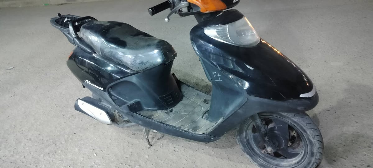 سبيسي ياباني 
شغاله نكره سلف 
اول كصه رايمر 
مكينه ناعمه 
كهربائيات شغالة 
كوت حي الجهاد 
***********
