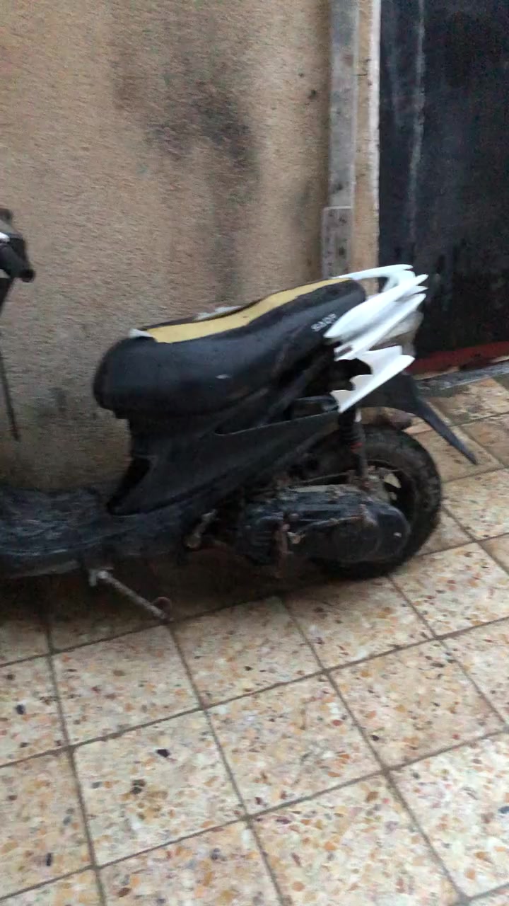 سلامو عليكم دراجه للبيع ما عرف شسمه بس هيه ياباني دراجه حلوه ونضيفه وما نقصه اي برغي مكينته ناعمه ونضيفه درجه كفاله من كلشي نضيفه مكينته ناعمه رادله بس كعكه مال كزوز العنوان بصره شط لعرب جزيره ريان سعر 125 وبيه مجال وشني عندك ستفسار راسني ونا بخدمتك شغاله دراجه ***********
