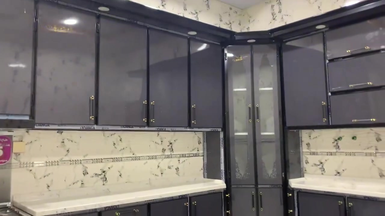 📐 فخامة الألمنيوم وعمر طويل.. كاونترات الدرجة الأولى من معرض كرار المرشدي! 🪵✨
إذا تبحث عن كاونتر يخدمك العمر كله، يجمع بين متانة الحديد وأناقة المظهر، معرض كرار المرشدي يقدملك أرقى كاونترات ألمنيوم بمواصفات "vip" وشغل توب التوب.
🛠️ المواصفات الفنية للشغل (شغل درجة أولى):
 نوع المقطع: مقطع تركي أصلي 100% لمتانة لا تُعلى عليها.
 التغليف الداخلي: تغليف كامل (بنل) حشو خشب، يعطيك عزل كامل وقوة تحمل مضاعفة.
 السمك: بليت 1 ملم حقيقي (ثقيل ووزن) مو مثل الشغل التجاري بالسوق.
 الضمان: ضمان حقيقي ولمدة 5 سنوات كاملة (ثقتنا بشغلنا مالها حدود).
🎁 الهدايا والخدمات المجانية:
 التوصيل والنقل: مجاني بالكامل يوصل لبيتك بدون أي تكاليف إضافية.
 الهدايا: هدايا مميزة ومفاجأة مع كل كاونتر!
📍 العنوان والاتصال:
 العنوان: كربلاء - السوق - حي العامل (الأخير) - معرض كرار المرشدي.
 رقم الهاتف (واتساب / اتصال): 📞 ***********
💡 ملاحظة: شغلنا مو تجاري، شغل تفصال درجة أولى ومكفول. راسلنا الآن على خاص الصفحة للاستفسار أو تفضل بزيارتنا بالمعرض وشوف الشغل بعينك
