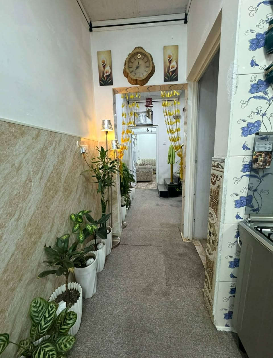 دار للبيع حي الصديق 
مساحة 100 م وتجهه 5 م 
شارع صبه 
اتجاة شروق تام 
سنة البناء 2020
قرب من سنتر بغداد
طابقين 
طابق الاول غرفة نوم استقبال هول مطبخ صحيات 
طابق الثاني غرفتين نوم هول صحيات 
((لمعرفة السعر علق بتم لتصلك السعر)) 
او مراجعه المكتب الكائن في سكر قرب من مجمع الاوربي 2
او الاتصال على الارقام التالية 
***********
***********
((ملاحظه لانتعامل برفع سعر العقار نجمع البائع مع))
