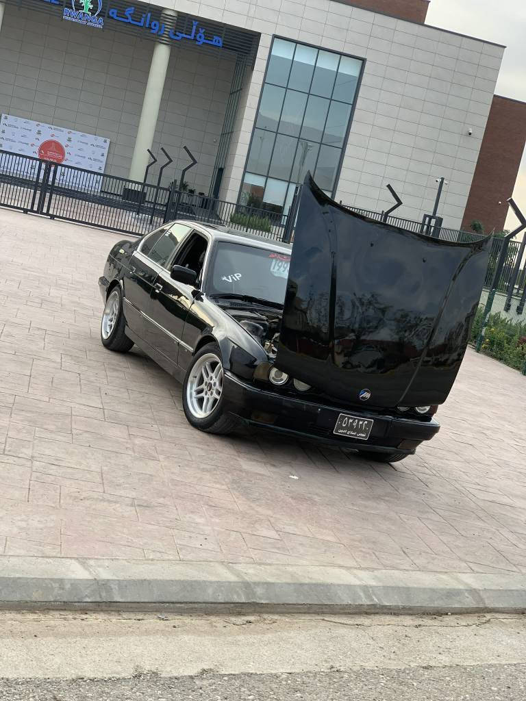 بەناوی خوای گەورە....
بۆفرۆشتن..bmwمۆدێل93
ئاڕم پلاستیکی هەولێر 
مەکینەکەپسە،ئۆتۆماتیک
سڵایت ،چوارتایەویلی لۆکی ئێم
جڵد،بێ تەقەوڕەقەهەمووشتێکی بەشەرت
نرخی38 کەمێ مەجال
ژم،***********
شوێن هەڵەبجەی شەهید
تێبینی...دەرگای دوای سەکن کەمێ قوپاوەوشوختی پێیوەیە دوای ڕێکەوتن بۆی دائەشکێنم حلبجة, السليمانية
