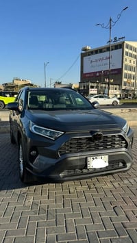 راف 4 • تويوتا راف 4 • سيارة دفع رباعي • XLE • بصمة • رادار • نقطة عمي...