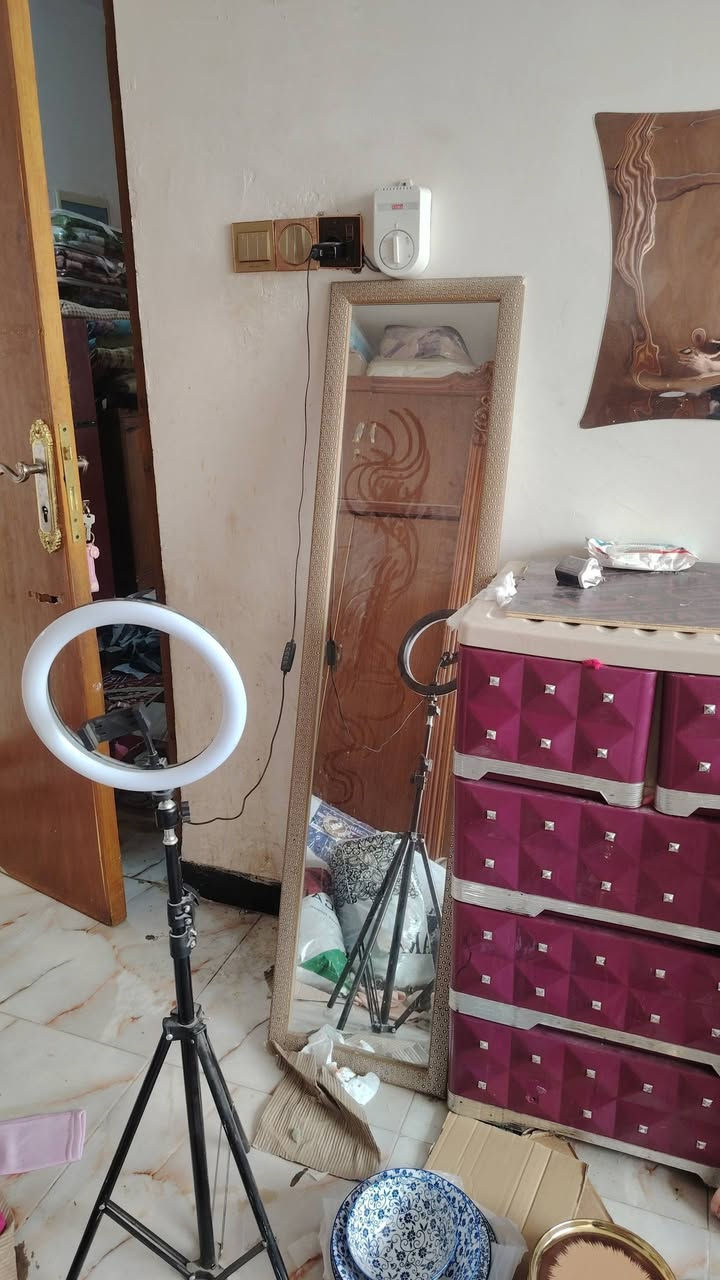 غرفه نظيفه وظخمه فقط ديلاب ميز المرايه مكسور قفلهن
بلازمه حجم 32
مجرات جدد
مرايه كبيره  اي استفسار خاص


**إذا كنت صاحب هذا الإعلان وتريد حذفه لأي سبب، رجاءا أرسل رسالة إلى الدعم الفني**