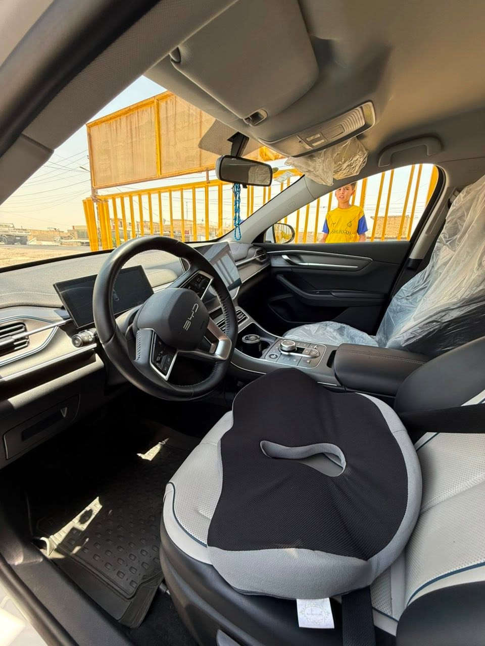 *للبيع*
سيارة BYD دستروي موديل 2025 (") – استعمال خفيف جداً

* شاشة قلاب
* تشغيل بصمة + كارت
* ماشيه:
    * 7,000 كم على الشحن
    * 11,000 كم على البنزين
* شاحنة أضافية مع الشاحن الأصلي نوع E-arth (جديدة وغير مستخدمة)
* السيارة نظيفة جداً

🔹 ملاحظة:
بيها رصعة خفيفة من الجانب الأيسر، 
كما موضحة بالصور

📍 الموقع: بغداد
🚘 رقم السيارة: بغداد
🚦 تحويل ثاني يوم

💰 السعر: ٢٠,٠٠٠,٠٠٠
للتواصل ***********

