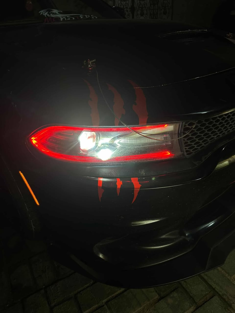 السلام عليكم دودج تشارجر آر تي السيارة موديل ٢٠١٦ كلين تايتل سرقة باب السائق و راجع بلادي بدون صبغ محدثة SRT بالكامل حتى حجر البيئة مالتها شديته جديد مالت SRT دركة SRT أويل كاج كان ويلات فيرادة تخم تايرات جديد عيون الشيطان ليد متغير مكينة كير نظيفات أدامة كاملة ماي الراديتر من موتل سعره ورقة مع تنظيف الراديتر خطة SRT لحية و جكات لحية و دفيوزر  و أكزوز HT POWER دهن موتل أصلي 8100 رقمي لباقي التفاصيل ***********
