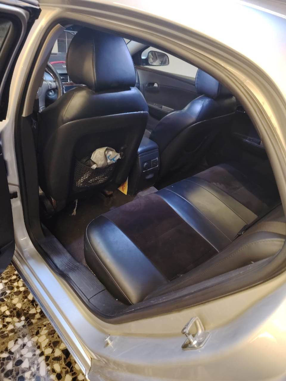 ماليبو موديل 2012 سته سلندر فول ماعدا البصمه سياره كامله امريكي بدون حادث فقط طخه بغداد خفيفه السياره كامله ورقمها بغداد سعرها 95 ورقه عنواني البياع رقم الهاتف *********** السويق, شمال الباطنة
