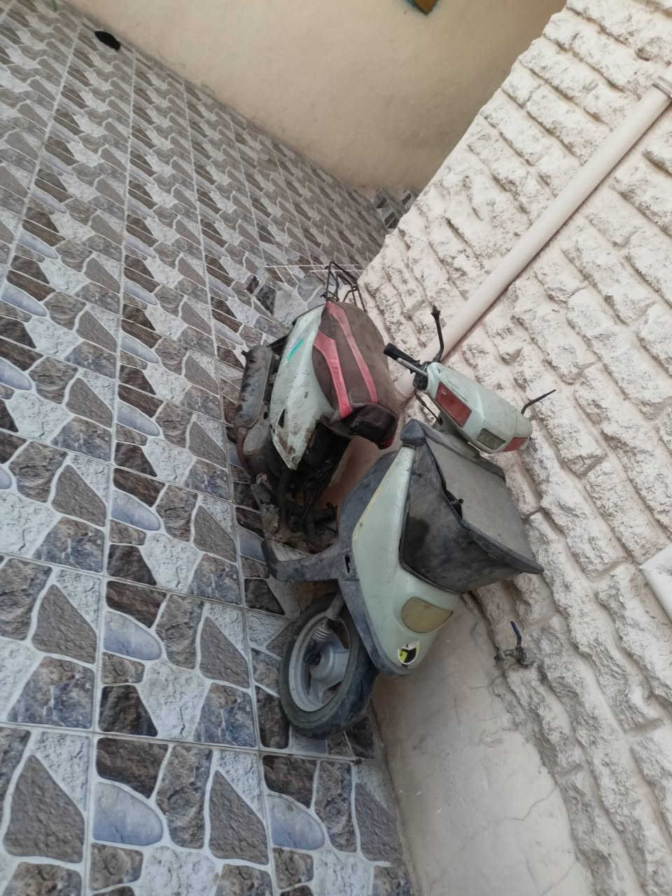 سلام عليكم عندي ماطور ياماهاا.    الماطور كفراته كامله ويشتغل بي شغله بسيطه للبيع وسعره 75 //***********
