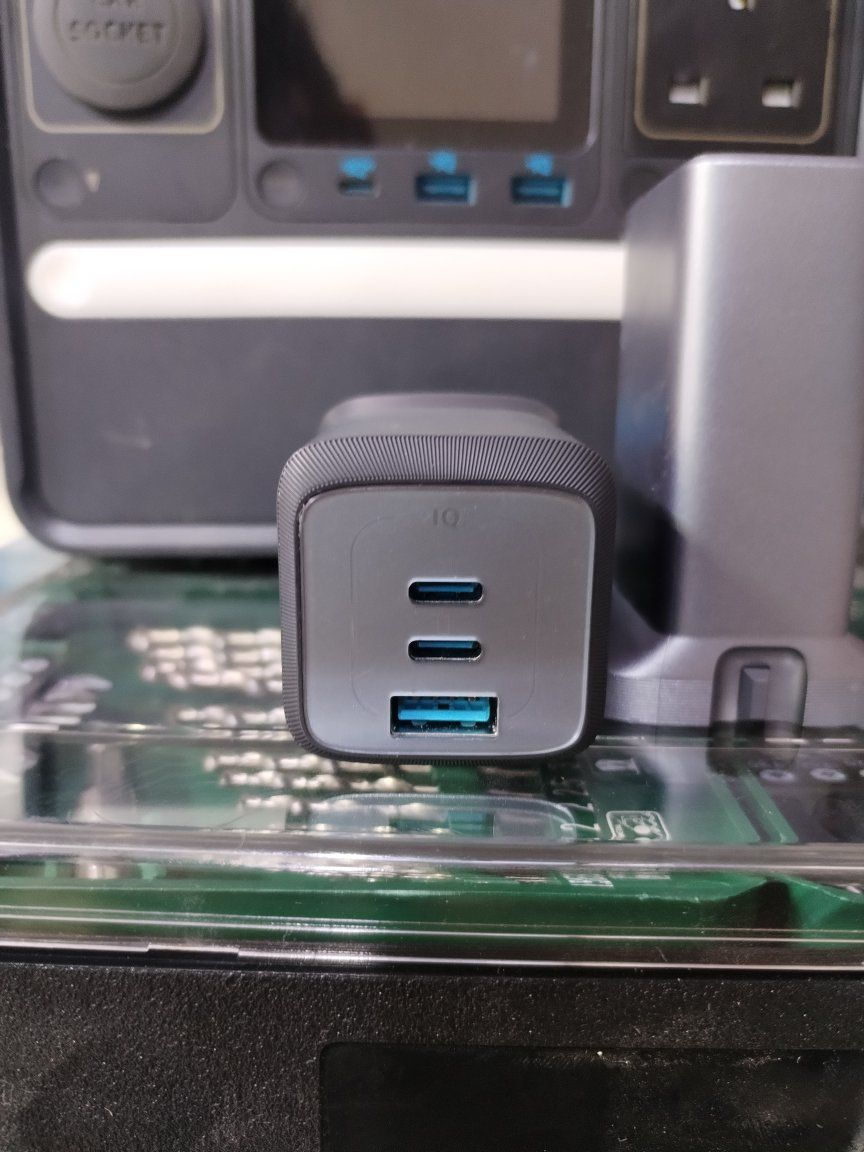 شاحنه انكر  ١٠٠ واط سعره ٤٠ الف

شاحنه انكر ٦٧ واط سعره ٣٠ الف
استفسار وحجز ***********
