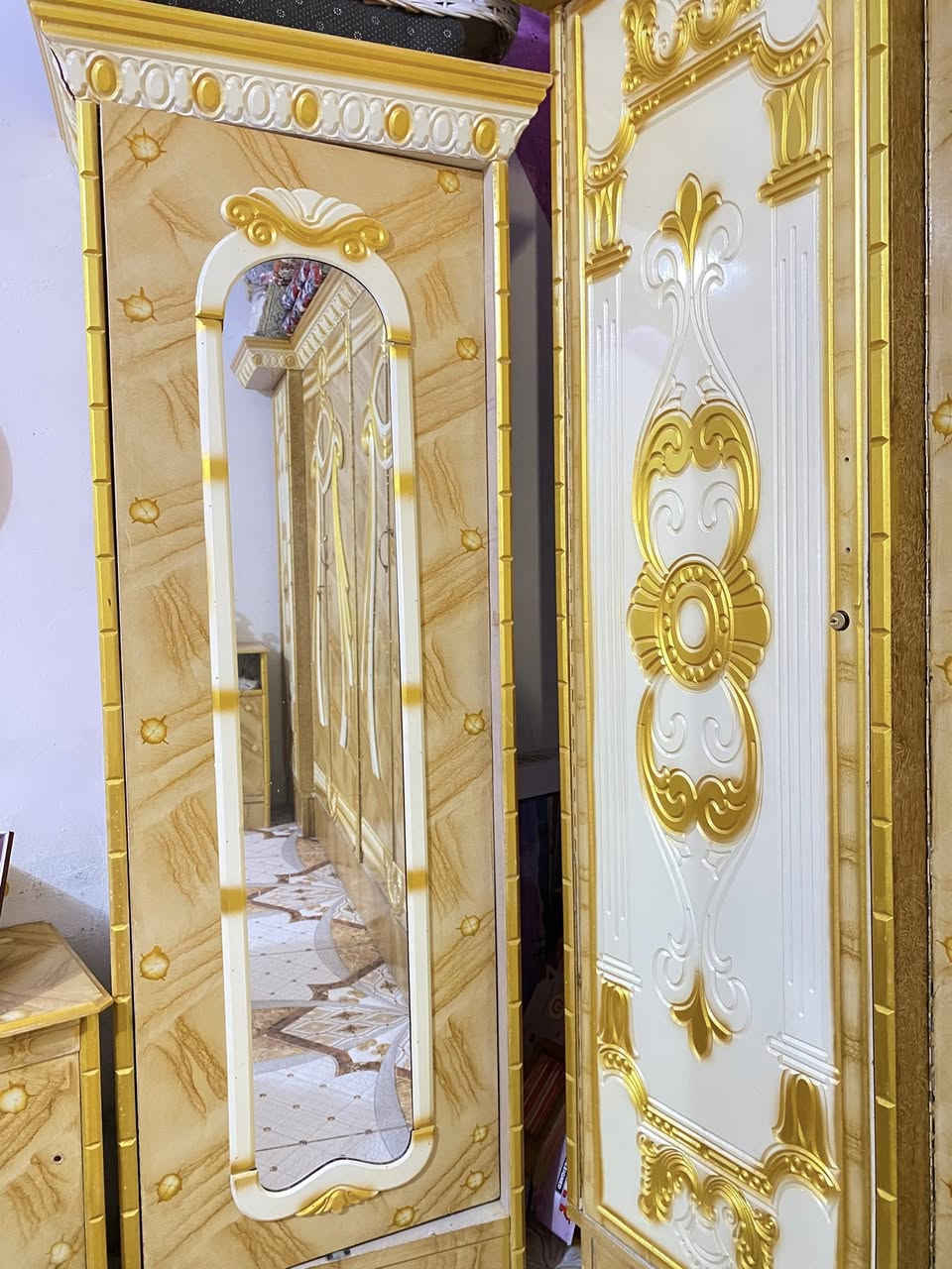 غرفت نوم تصميم ملكي اخت الجديده نضافه 80السعر675وبيها  مجال العنوان ديالى نقص قفاله ويدات


**إذا كنت صاحب هذا الإعلان وتريد حذفه لأي سبب، رجاءا أرسل رسالة إلى الدعم الفني**