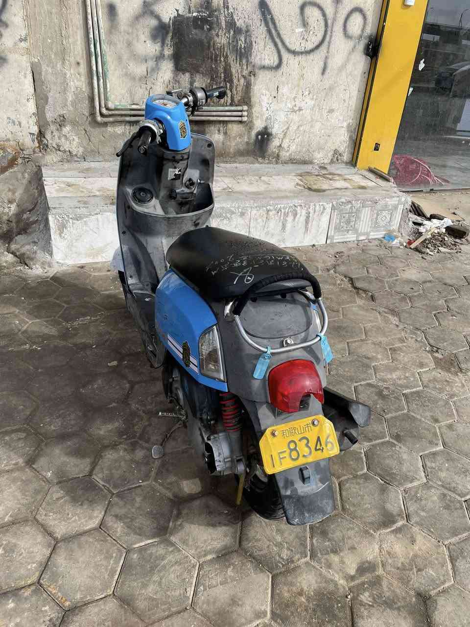 السلام عليكم ماكس بوليس دراجه نضيفه نكره سلف وهندر حط بانزين وطلع بيه وين مايعجبك دراجه مفتوحه مره وحده ملحه دراجه المكان كوت السعر 550وبيها مجال او مراوس حسب القناعه الرقم ‭٠٧٧٦ ٣٦٤ ٦٩٣٧‬
