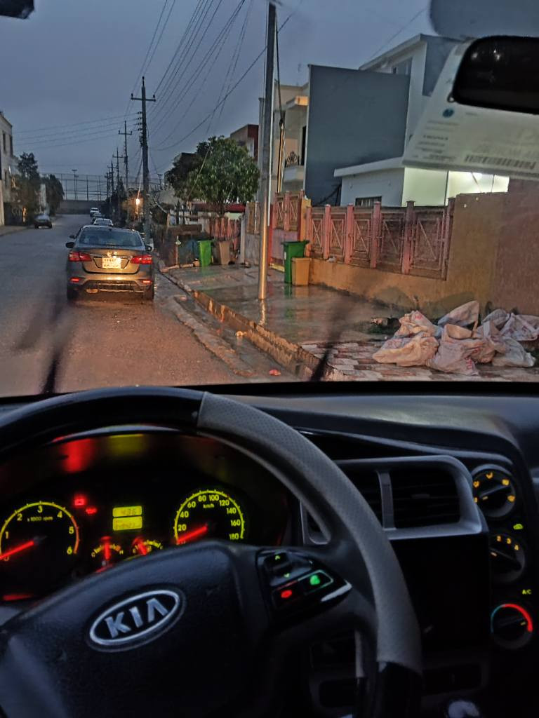 كيا 2700  بدون صبغ  السياره  بأسمي تحويلها  بشرط رقمها جديد   غير متواجد ع الفيس هاذا رقمي *********** دهوك, العراق
