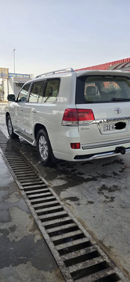 سلام عليكم لاندكروز استلام من شركه ساز موديل  2016 رقم بغداد الدولي باسمي سنويه لل 30 تحويل مباشر 
سياره كفاله عامه من الصبغ و التبديل و البارد بيها فقط لي موضح في التصوير 
فئته G-X-T ( محرك V6 محرك 4000 ) 
سياره جديده ما ماشيه  110KM  حقيقي طك كارتون جديده ومال بيت ما طالعه ولا ماشيه 
فول مواصفات لاخير مزوعه
السعر 450 وبيها مجال حك الجيه
للاستفسار *********** 
مكان بابل المسيب
