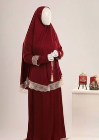 طقم صلاة • خردلي دافئ • قماش خفيف