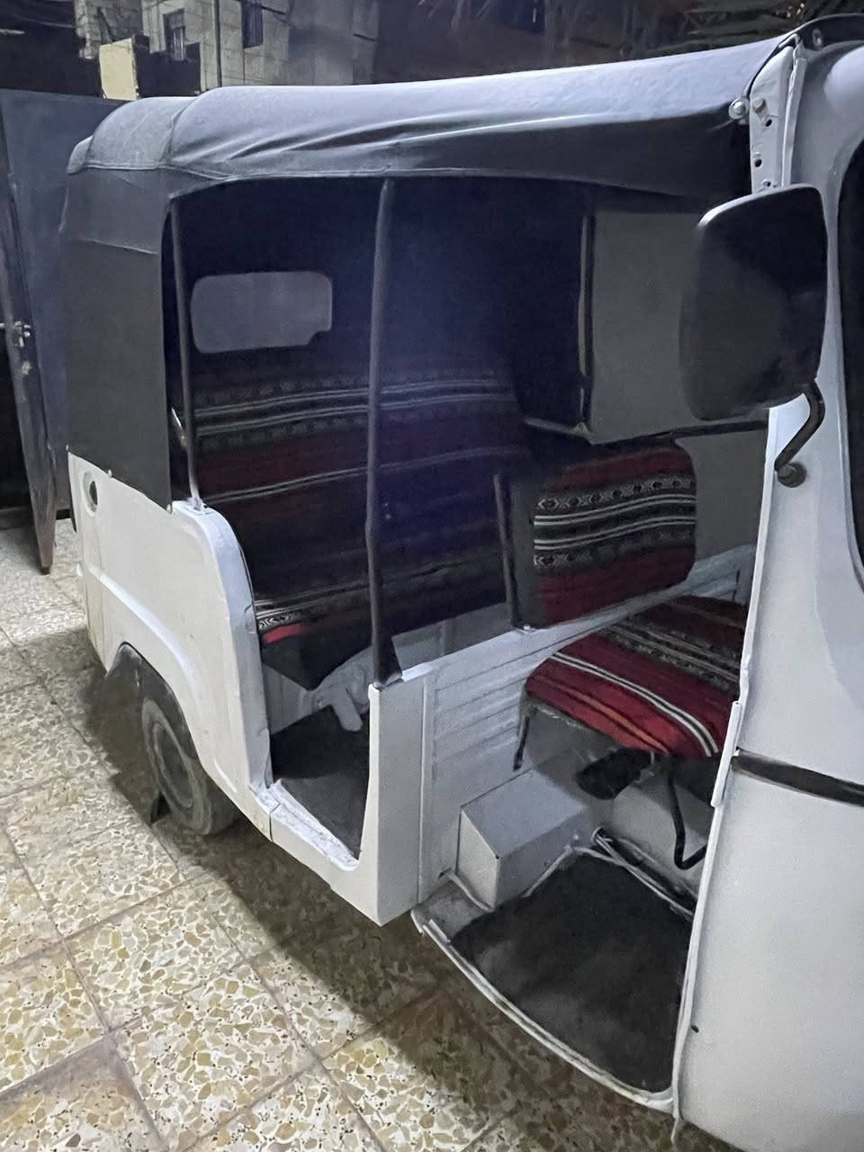 سلام عليكم تكتك بياجو للبيع محركها تفي اس صبغ عام جماليه كهربائيات كلها شغاله ولمكينه مجفته مرا وحده تجفيت عام وتجفيت مال اخو لخو مضبوط اوراق اصوليه موديل 2018 ولمحرك 20تكتك كلش نضيفها وكشرها نضيف  سعر 2/250 مليونين وربع وبيها مجال حك الجيه رقم الهاتف /***********
