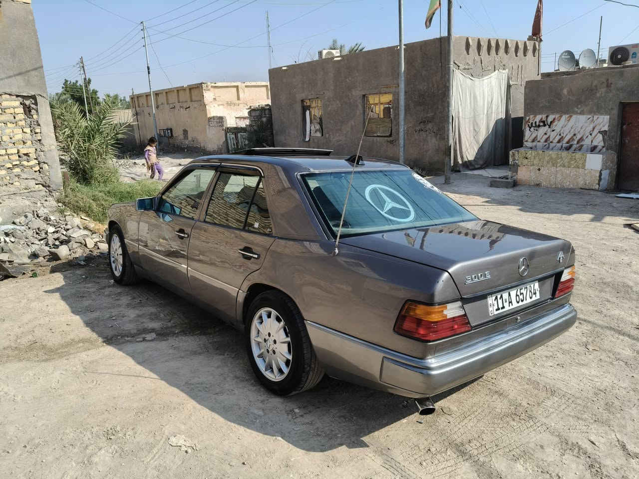 سلام عليكم (للبيع) 
مارسيدس دب 

لون فيراني 

محرك 2500VVT 

محرك جيس وكير كذالك 

تبريد /تدفئه  ثلج 

رقم بغداد بسمي 

قواعد دبلات سليمه 

سيارة مصبوغه عام جماليه بدون ضربه 

فتحه طكتين 

جام 4كهرباء مري كهرباء 

دواخل نضافه 100/90

حداديه جديده 

مضومه لايت اصلي لون شمسي 

سيارة مال جني لان تعبان عليها 

سيارة احله من صورة بهواي لان ضفت بيها هواي شغلات 

سبايدر جنطه رياضي بيها 

مكاني ناصريه مركز 

رقم الهاتف ***********

***********

سعر 65وبيها مجال
