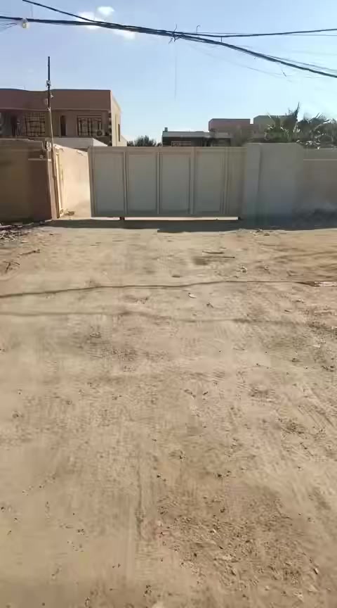 البيع دونم واجه 24م نزال 107 بي بناء 5 بيوت ومضيف كامله لخدمات سند 17 العنوان  بوب شام منطقة أسوار بغداد ستفسار***********
